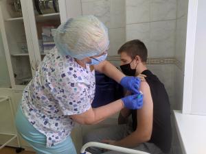 Пензенские студенты организованно пришли на прививку от коронавирусной инфекции