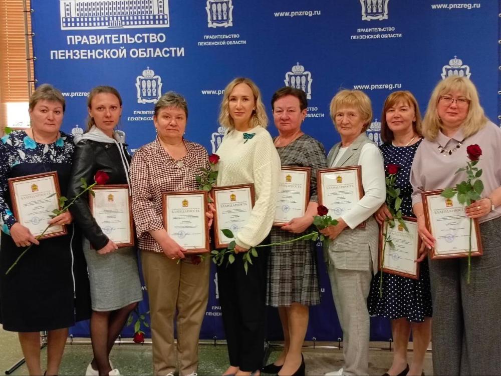 Губернатор вручил награды нашим медикам, участвовавшим в приеме детей из Белгородской области