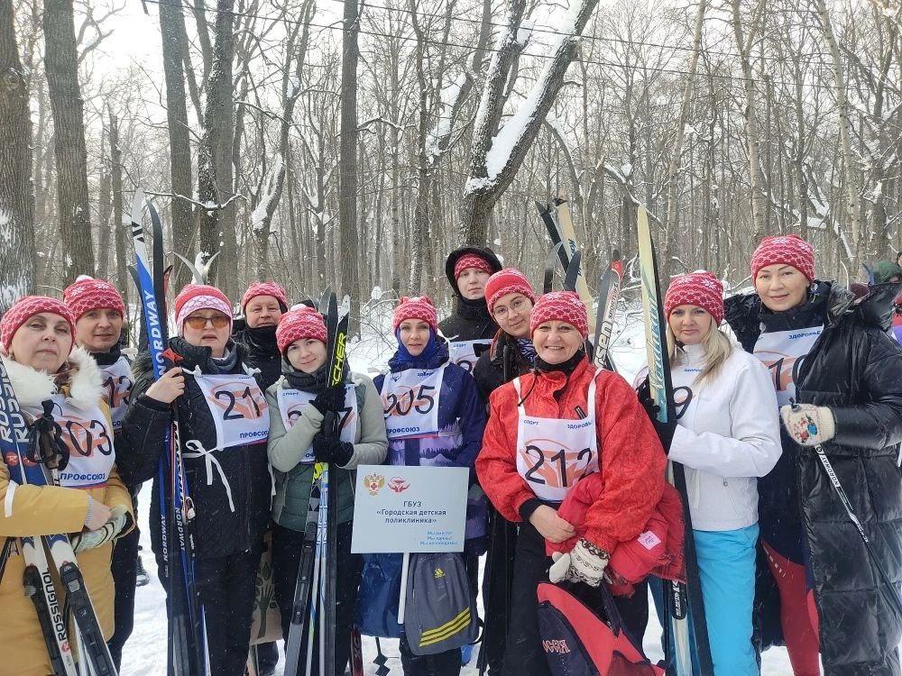 21 февраля на Олимпийской аллее провели профсоюзные лыжные гонки